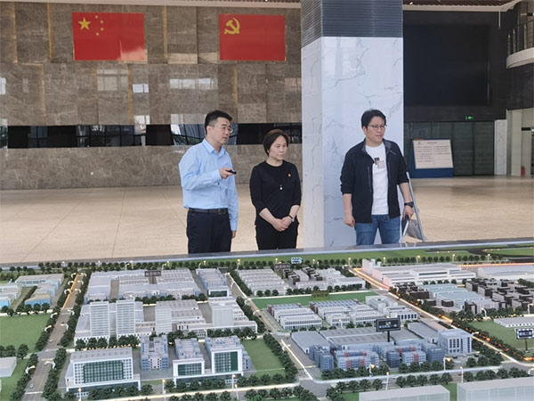 探索校企合作新路徑 攜手并進(jìn)共謀發(fā)展｜沈陽(yáng)開(kāi)放大學(xué)黨委書(shū)記馬麗一行到集團(tuán)開(kāi)展交流座談